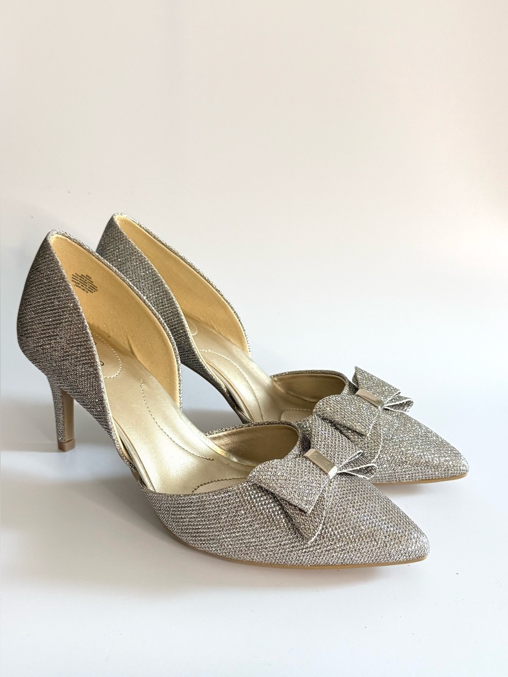Bandolino Champagne Gold Glitter D’Orsay Bow Pumps Size 9M NWT